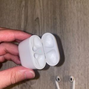 Apple AirPods first generation 1602 , lighting charging case